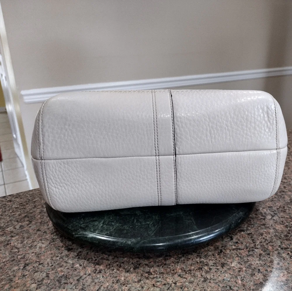 Coach Cream/Ivory Soft Pebble Leather SoHo Handbag Purse